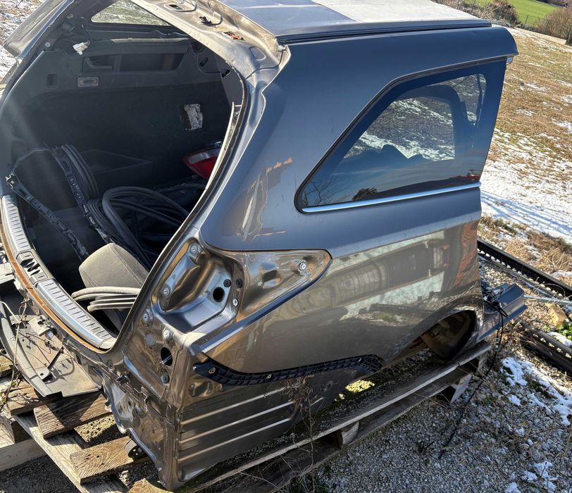 Части за Тойота Аурис 2 Toyota Auris II Заден панел Престилка