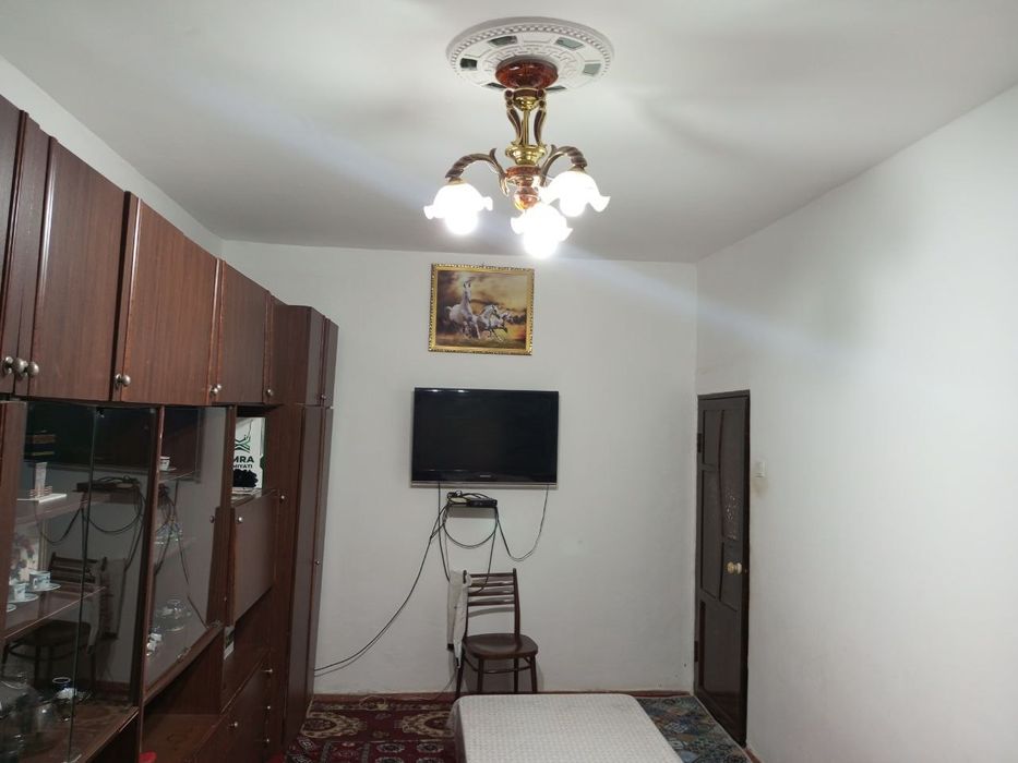 Шарк 1 да 4 хонали кв сотилади.