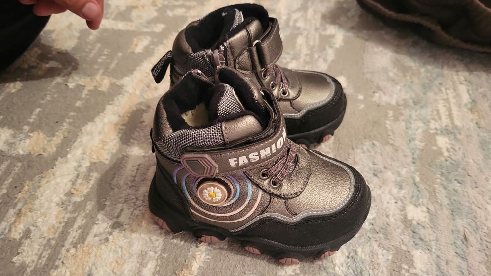 Срочно продам детски обувь