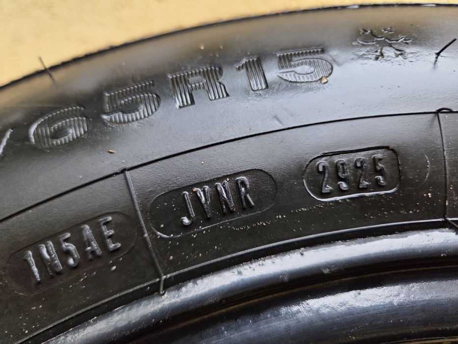 Set roți ford iarnă. Jante 5x108 + anvelope  Dunlop  winter response 195 65 15