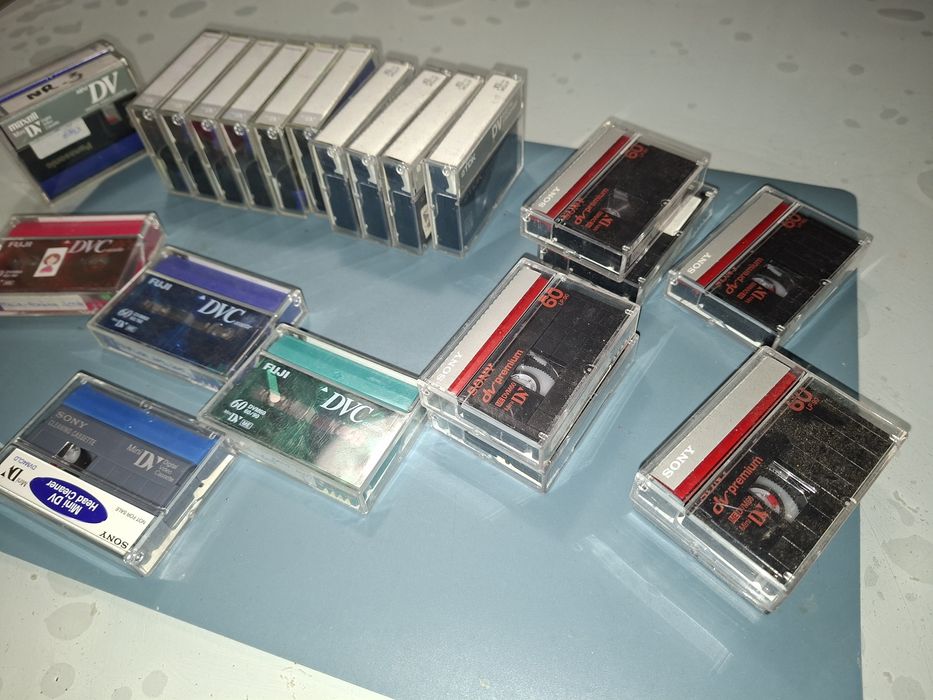 Lot casete video miniDV, include casetă Sony pt. curățare cap  redare