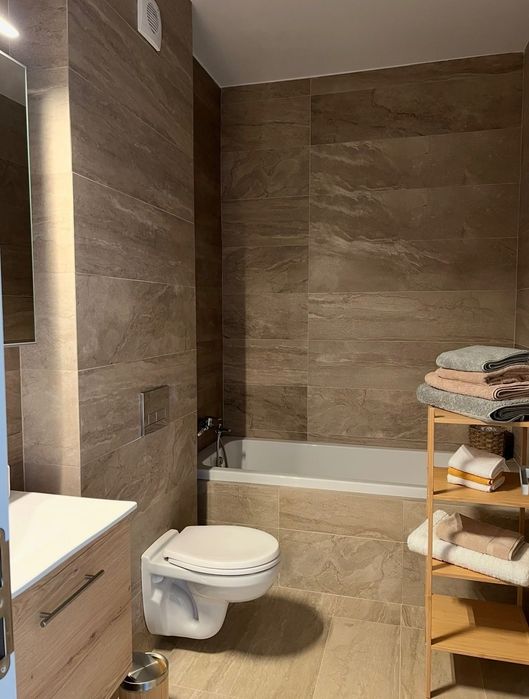 Apartament cu două camere de inchiriat