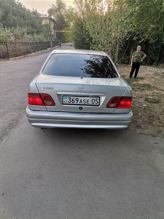 Мерседес 210 до рестайлинг