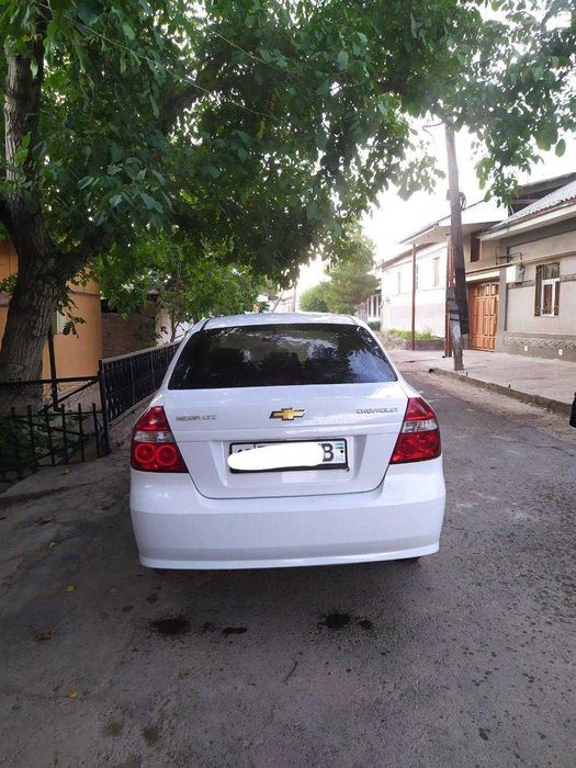 Srochno sotiladi Nexia 3 MT