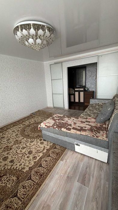 продается 2 комн кв р-н Строитель