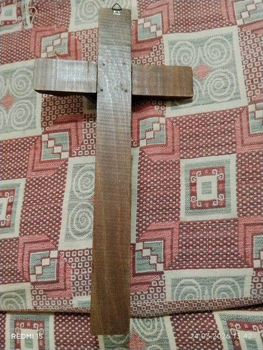 Дървен кръст с разпятие