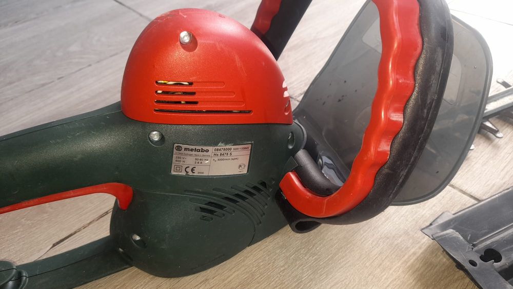 Foarfeca de tuns gard viu Metabo HS 8475 S
18 v 
Doi acumulatori
