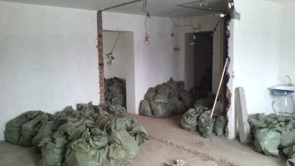 Выполняю демонтаж в квартирах.