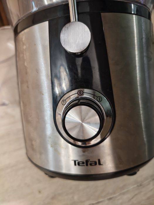 Сокоизстисквачка и Цитруспреса TEFAL ZE550D38 ВМЕСТИМОСТ КАНА ЗА СОК 2 L, СИВ