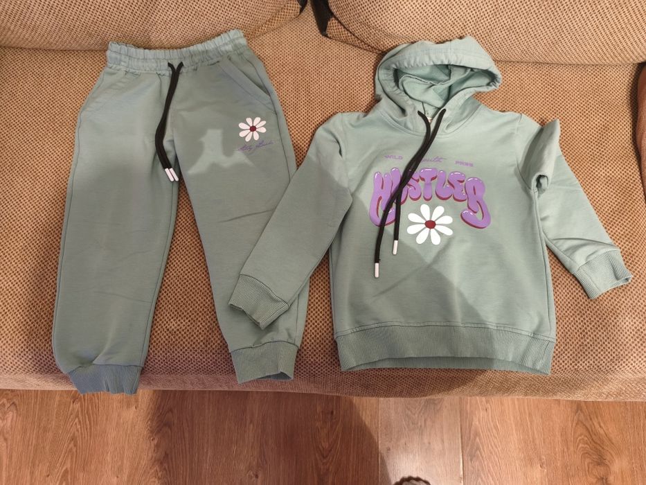 Vand hăinuțe fetița mar 110-116