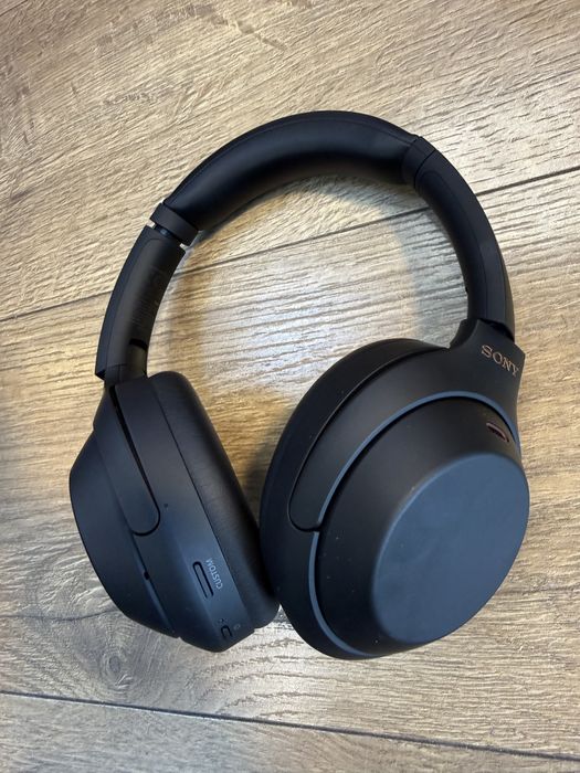 Стерео слушалки Sony wh1000xм4b Перфектни!