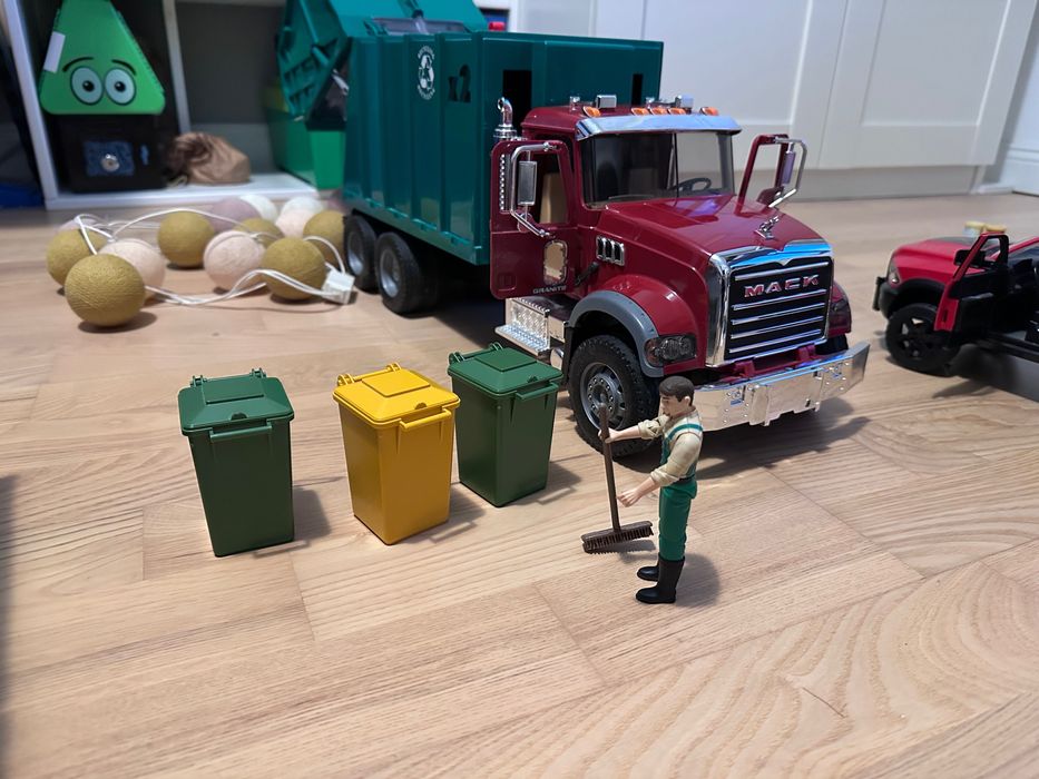 Camion Bruder 2812 Camion de gunoi MACK Granite