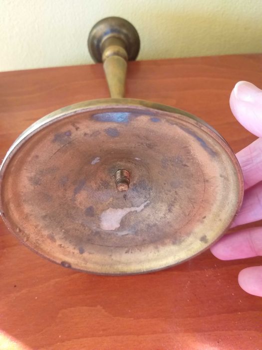 Елегантен месингов свещник