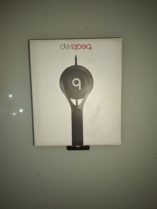 Beats Solo HD - жични (не са Bluetooth)