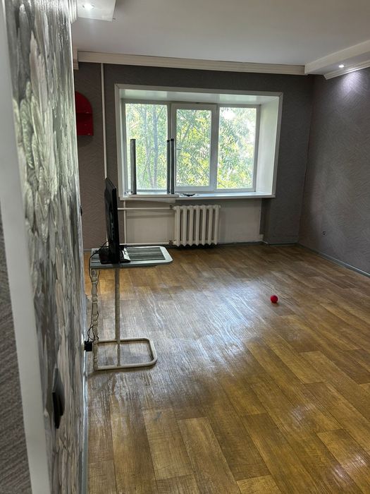 Продам квартиру район 45 аптеки.