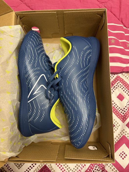 СРОЧНО ПРОДАЮ ,бутсы для футбола