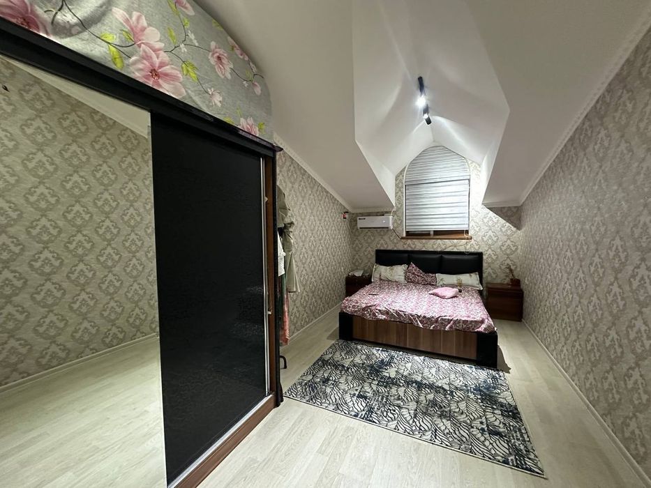 Квартира сотилади.