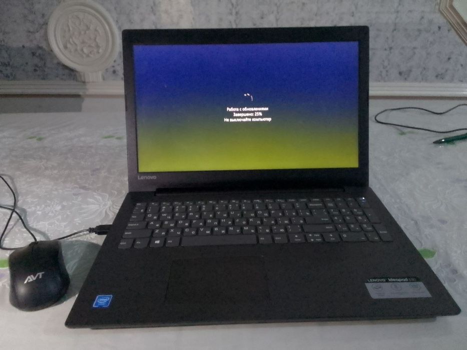 Lenovo noutbuk sotiladi