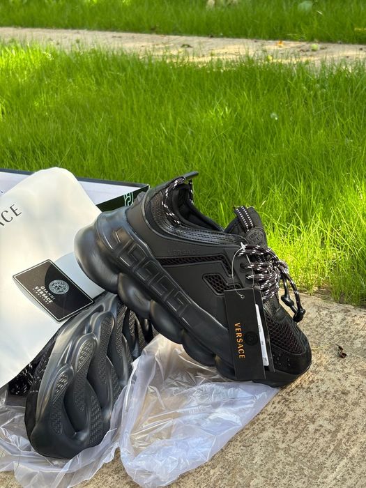 Versace chain reaction