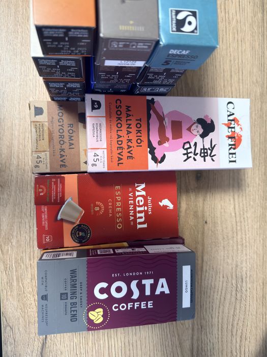 Nespresso Gran Latissima cu 20 de cutii de capsule + cutie CADOU