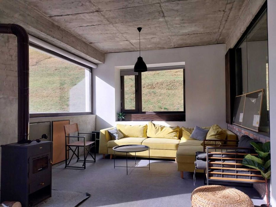 Къща с производствено хале