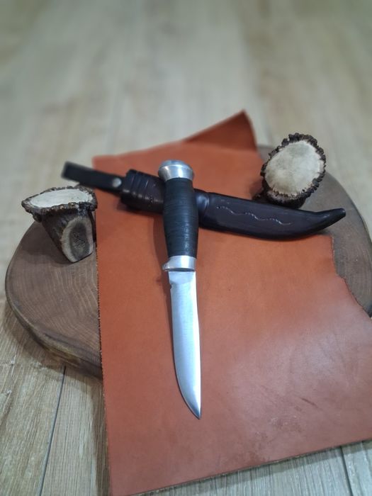 Cutit suedez maner de piele