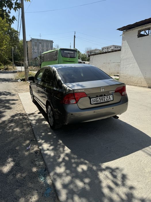 Продаю Хонда цивик в хорошем состояние