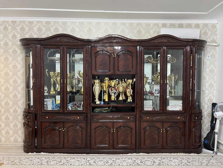 Сервант-витрина, үлкен шкаф