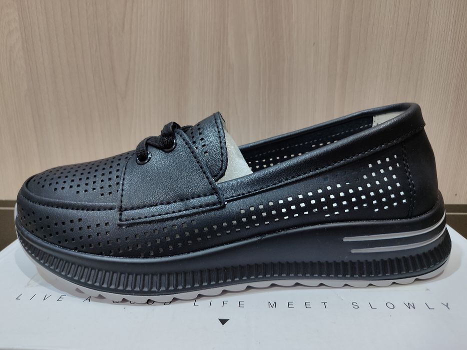 Продам женские туфли