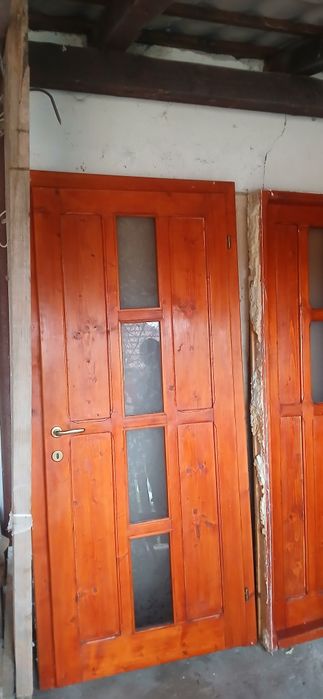 Usi de lemn de vanzare