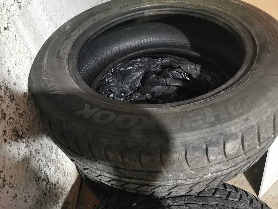 Vând 4 cauciucuri de iarna Hankook