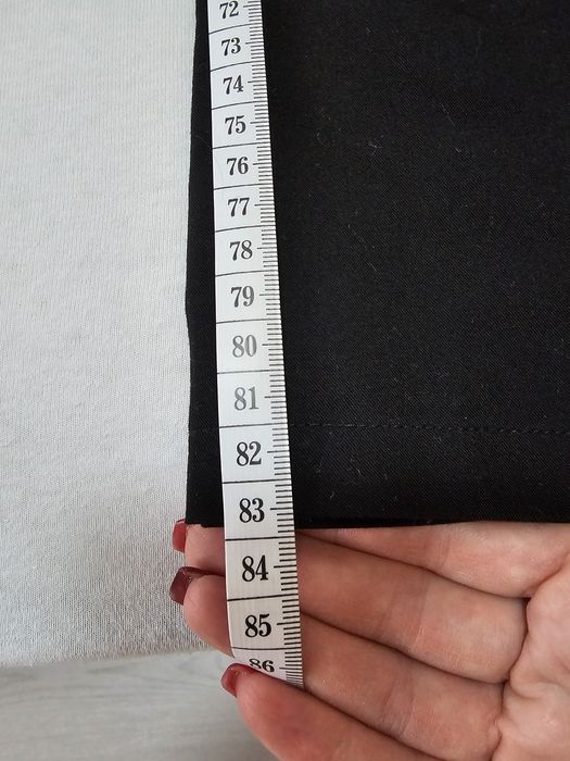 Черна прилепнала рокля