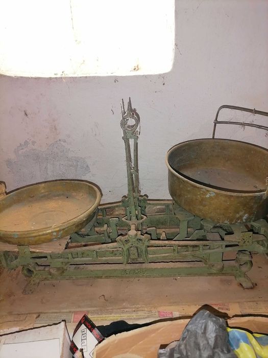 Ръчна Везна, 100 годишна.