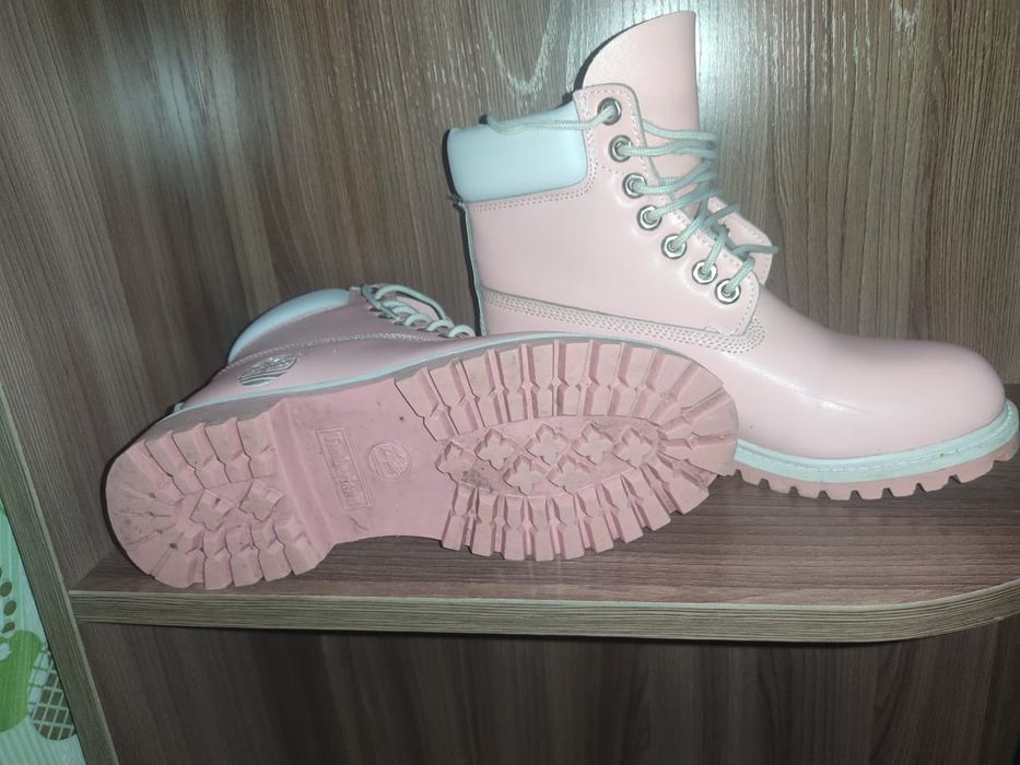 продам ботинки женские