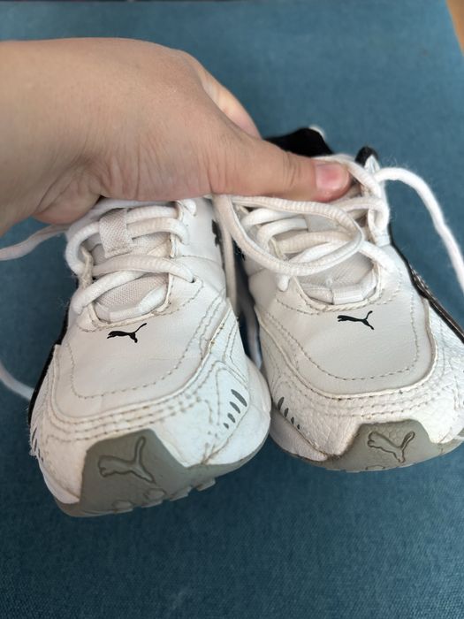 Adidasi baieti din piele