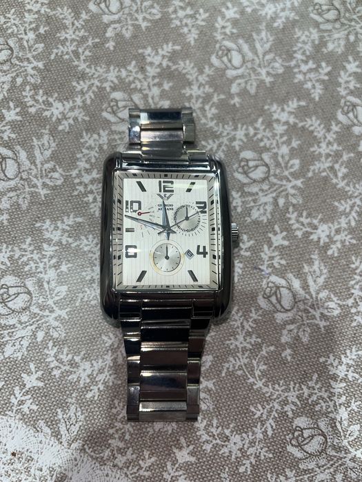 Qo'l Soatla sotiladi 5ta