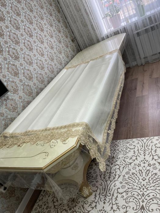 Продам стол для гостиной