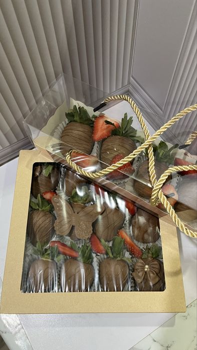 Клубника в натуральном шоколаде