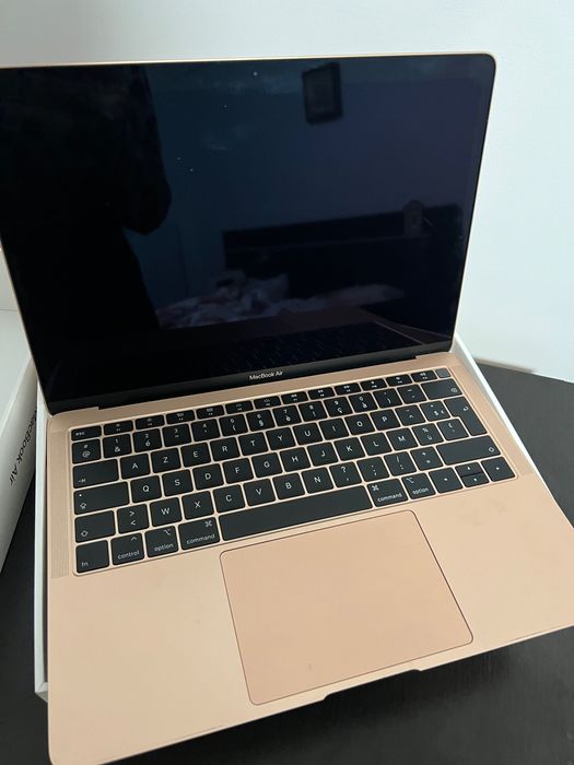 MacBook Air aproape nou!