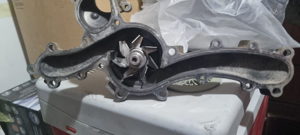 Продам помпу тойота прадо