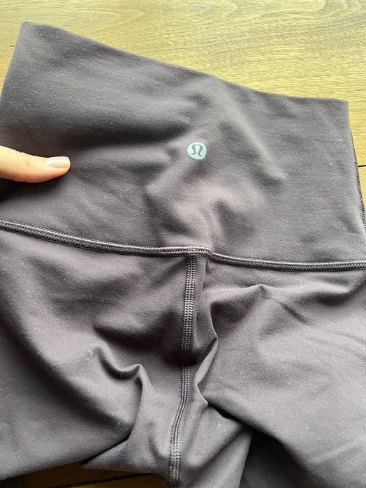 Lululemon клин в тъмно лилав цвят размер XS