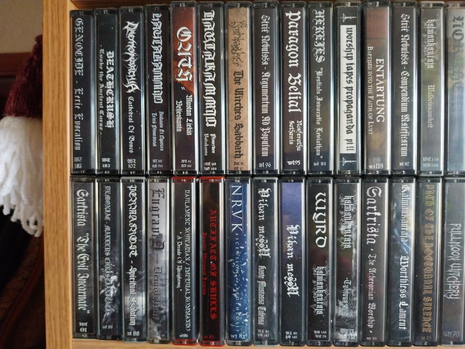 De vânzare casete death black heavy metal hard rock. 
Prețul este de 20-50 ron