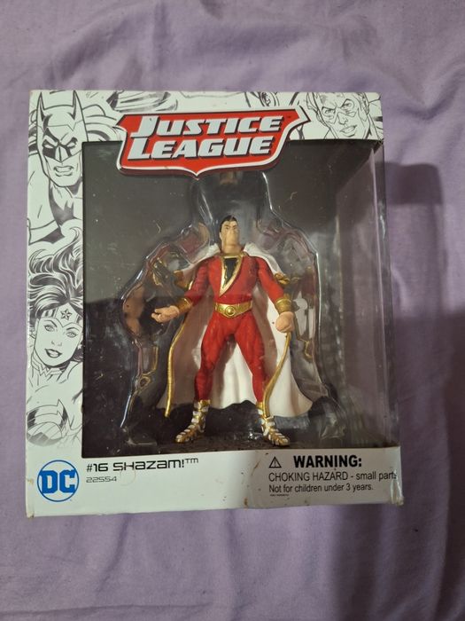 Нови фигурки Шазам и Киборг.