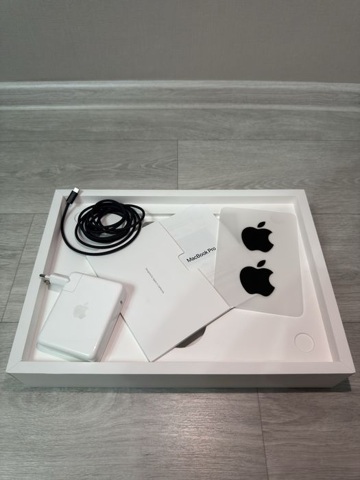 Продам Macbook m3 pro 18/512