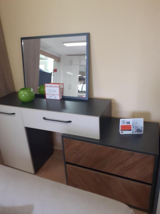 Нов скрин-тоалетка