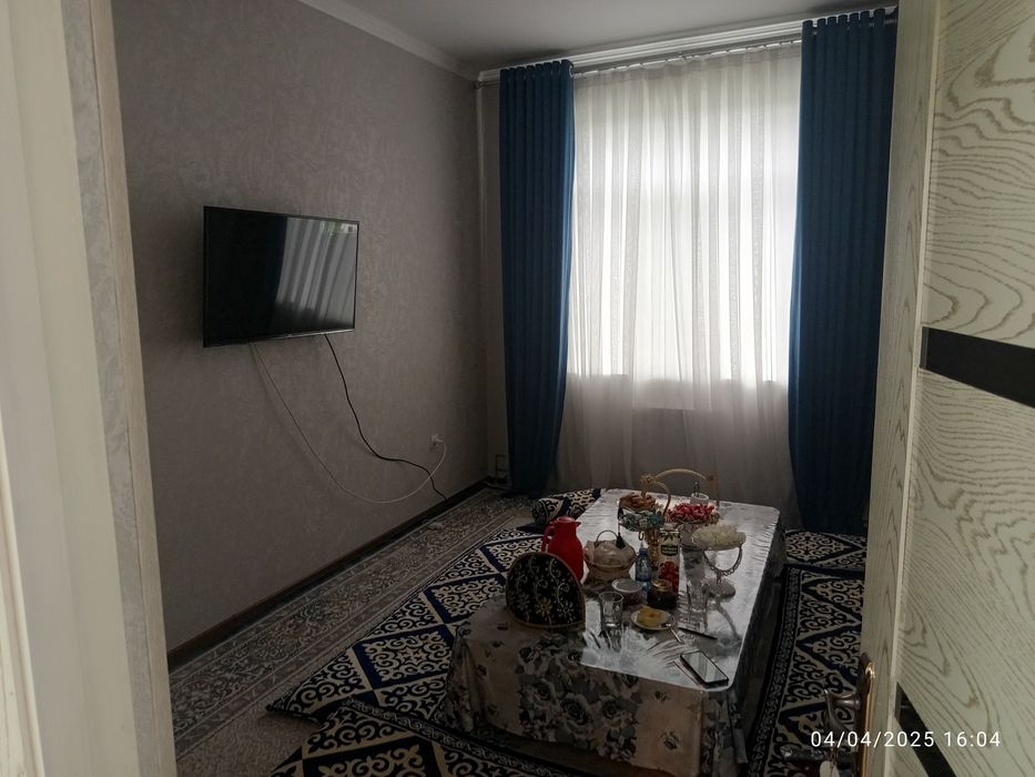 3 xonaliy dom sotiladi.