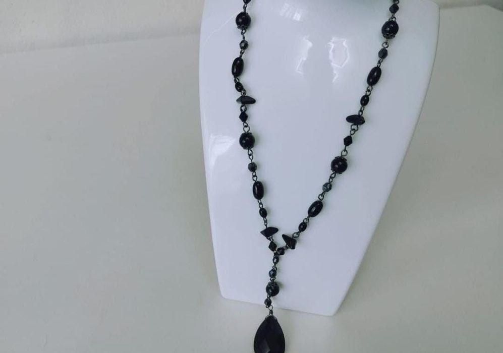 Vechi colier lant cu margele negre