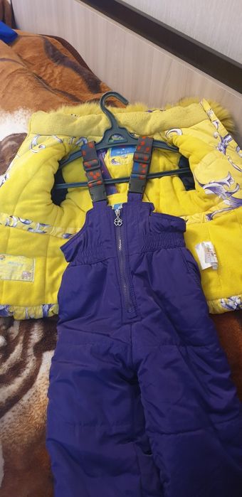 Продаю зимний комбинезон на девочку