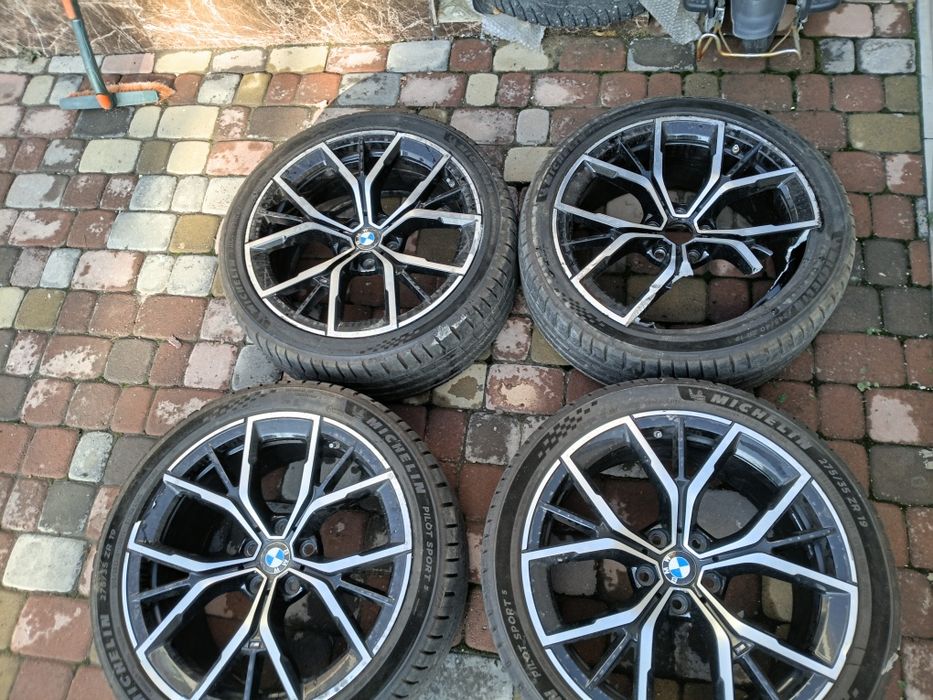 Продам диски с шинами Mishlen
