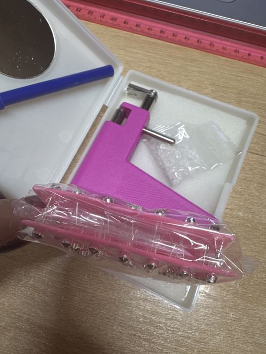 Пистолет для прокола ушей